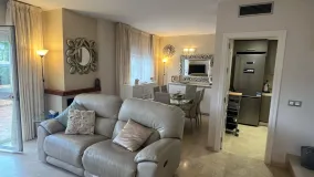 Condes de Iza town house for sale