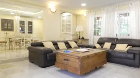 Comprar villa en Nueva Andalucia con 4 dormitorios