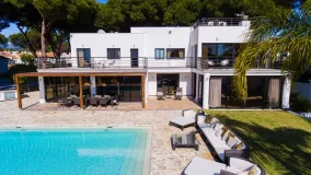 Villa en venta con 8 dormitorios en Artola