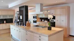 Villa en venta con 8 dormitorios en Artola