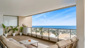Apartamento con 3 dormitorios en venta en Benalmadena