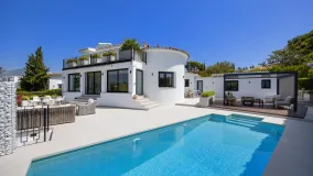 Villa for sale in Guadalmina Alta with 4 bedrooms