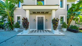 Buy villa with 6 bedrooms in Los Flamingos