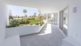 Buy apartment in Guadalmina Alta