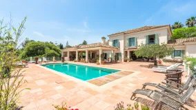 For sale 10 bedrooms villa in Zona F