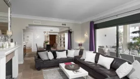 Villa for sale in Zona F with 4 bedrooms