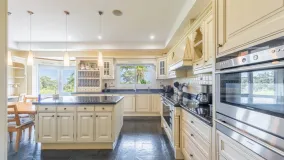 For sale villa with 7 bedrooms in San Roque Club