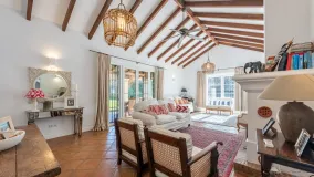 Villa a la venta con 5 dormitorios en Valderrama Golf