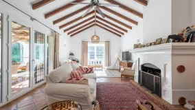 Villa a la venta con 5 dormitorios en Valderrama Golf