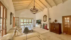 Buy villa in El Madroñal