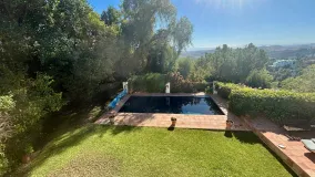 Buy villa in El Madroñal