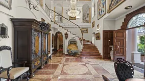 Buy 6 bedrooms villa in Nueva Andalucia