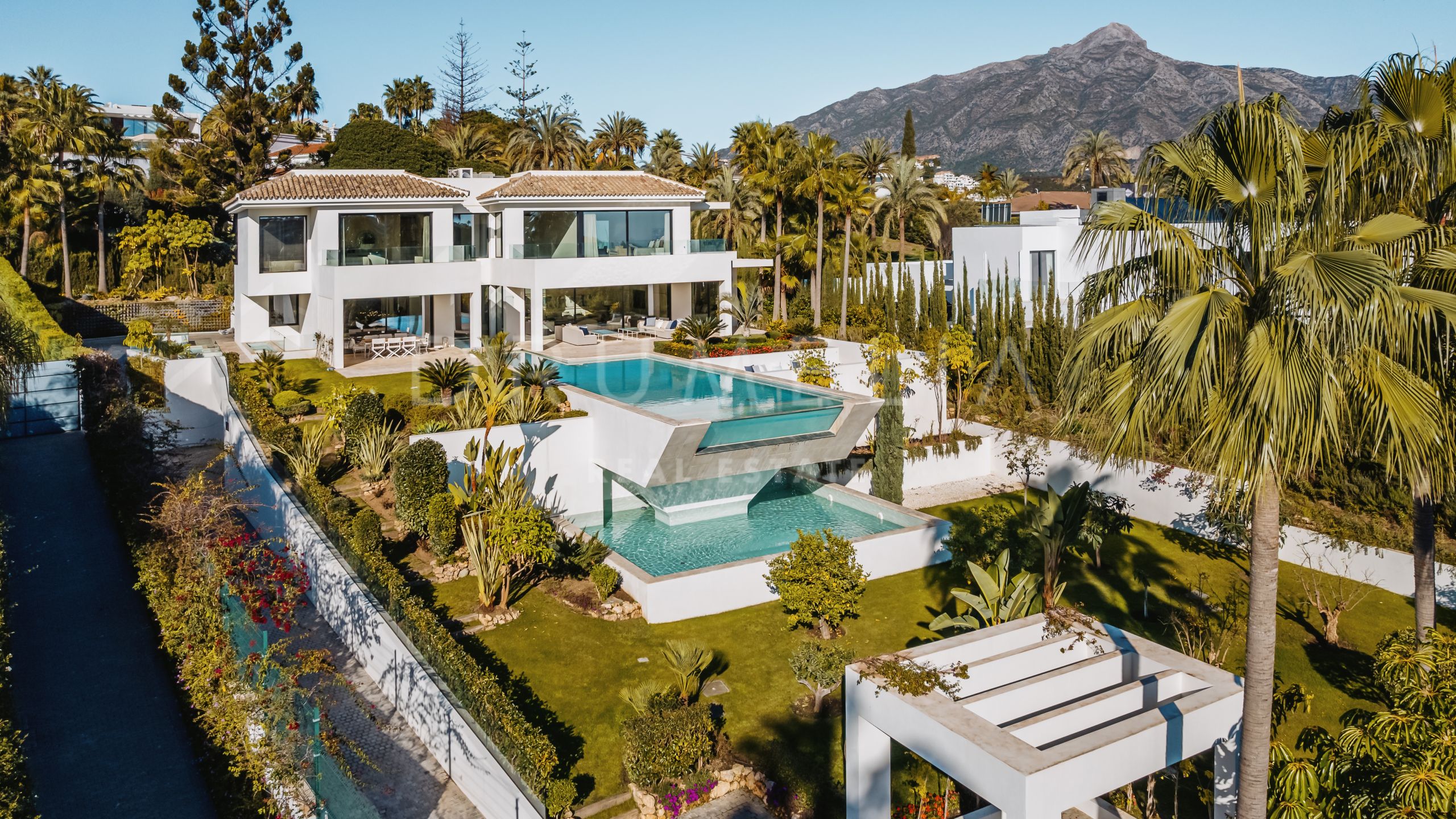 Villa Aurora Stunning Bespoke Modern Luxury House in La Cerquilla Nueva Andalucía