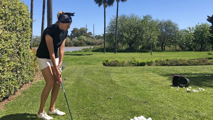 golf-practice-at-home-stephanie-noll-sotogrande-real-estate-2020