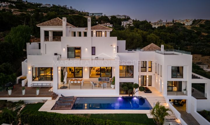 Newly built designer villa with stunning panoramic sea views in Altos de los Monteros