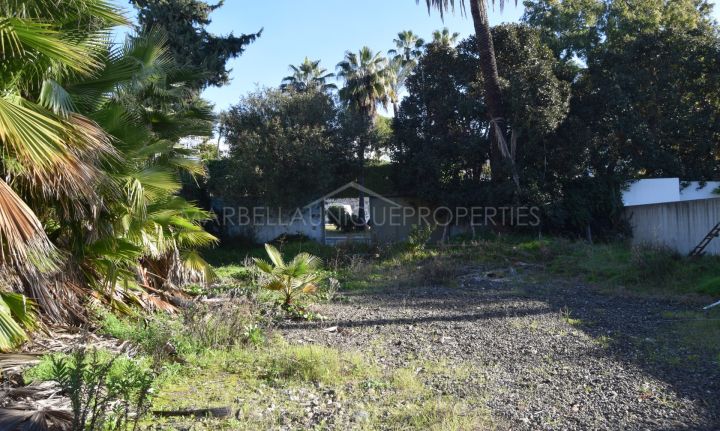 Gran parcela para una villa independiente en Nueva Andalucia, Marbella