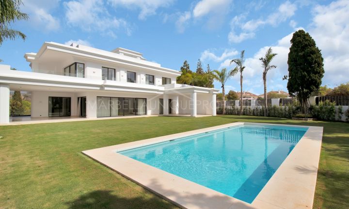 4 Exclusive 6 bedroom detached villas in Lomas de Marbella Club