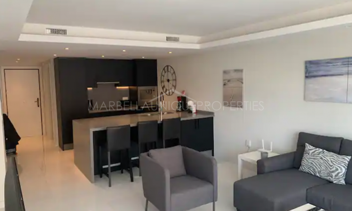Apartamento moderno de 2 dormitorios en el corazón de Nueva Andalucía, Marbella
