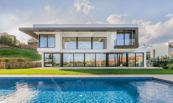  Villa contemporánea de 5 dormitorios en primera línea de golf en Condes de Luque, La Alquería, Benahavís