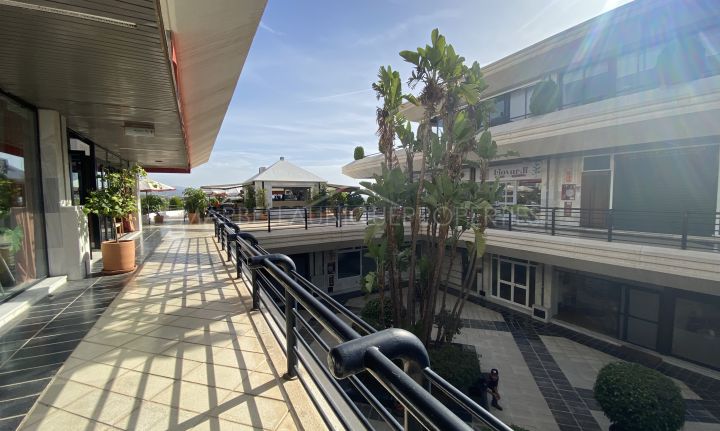 An ideal commercial unit for sale in Centro Plaza, Nueva Andalucia