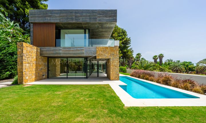 Modern 4 bedroom villa on Marbellas Golden Mile