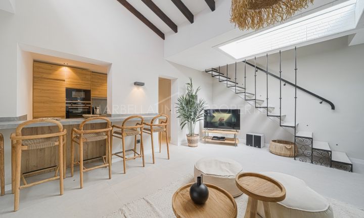 A modern 4 bedroom townhouse in La Campana