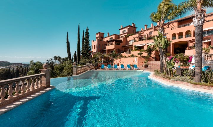 Spectacular 3 bedroom duplex penthouse in Les Belvederes, Nueva Andalucia