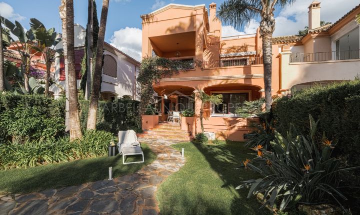 6 bedroom villa in La Alzambra 