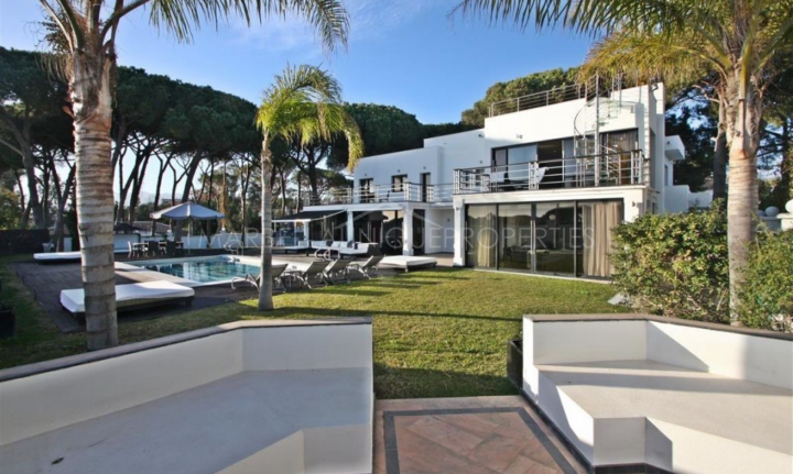 Modern style villa right on the beach in Marbella East