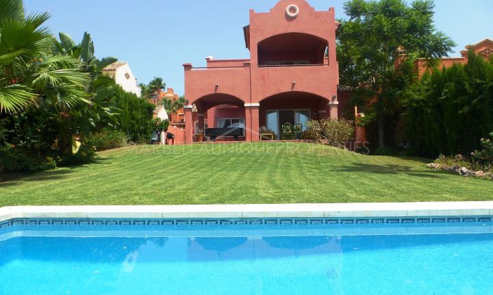 A splendid 6 bedroom villa in La Alzambra, Puerto Banus