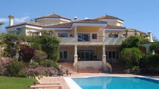 A HOUSE TO ENJOY THE BEAUTIFUL WEATHER OF THE COSTA DEL SOL