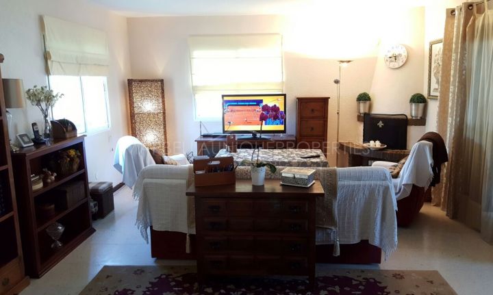 Villa encantadora de 2 dormitorios en Nueva Andalucia en alquiler