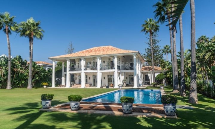 Stunning frontline beach villa in Casasola for HOLIDAYS RENTALS.