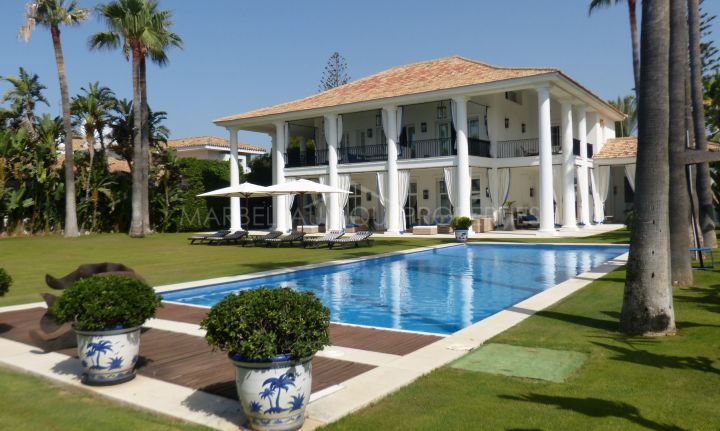Stunning frontline beach villa in Casasola for HOLIDAYS RENTALS.