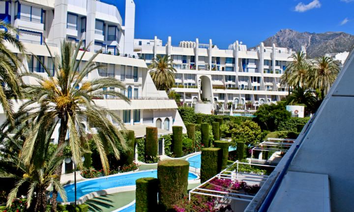 Céntrico apartamento en alquiler en 2ª línea de playa en Marbella