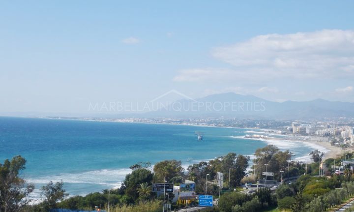 Stunning sea views from this duplex penthouse in Torre Real