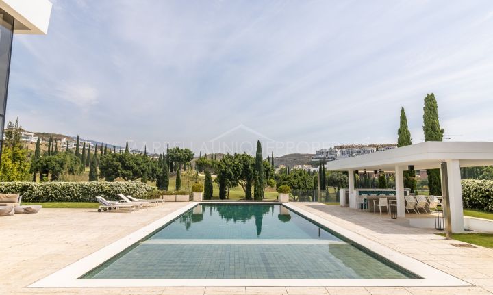 Spectaculaire villa contemporaine en front de golf à Los Flamingos Golf