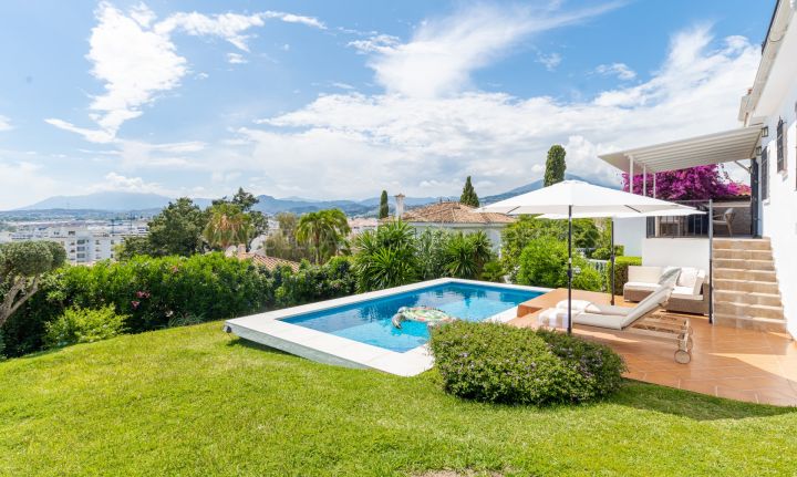 Fully refurbished Scandinavian style villa with panoramic views in Nueva Andalucia