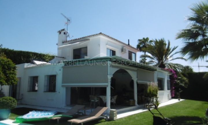 Charming villa with guest house in Rocio Nagueles