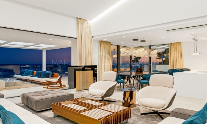 Luxury 4 bedroom front line beach duplex penthouse in Emare, Estepona