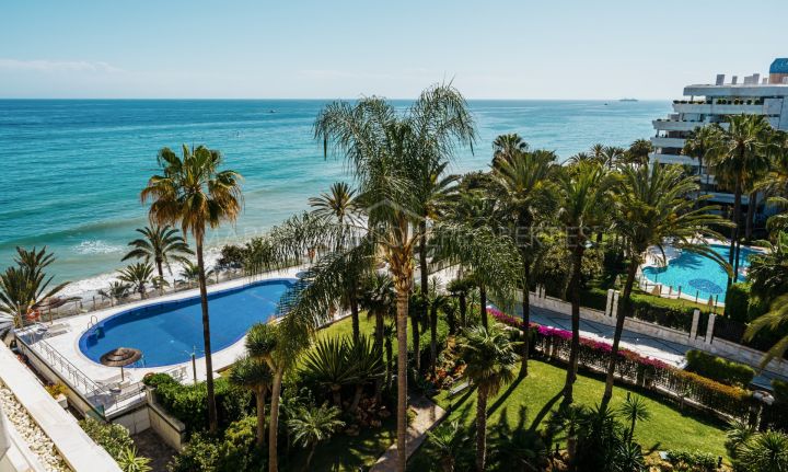 Lujoso apartamento de 3 dormitorios en primera línea de playa en Marbella