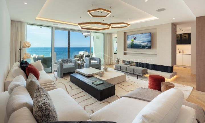 Luxurious frontline beach duplex penthouse in Marina Puente Romano