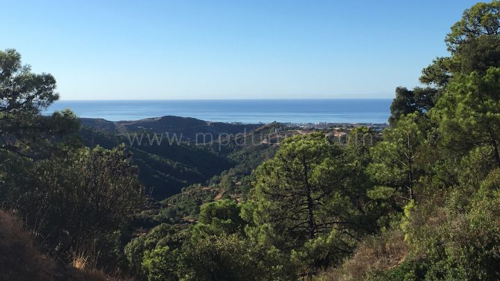 Benahavis, Monte Mayor Golf, Plot with uninterrupted Sea and Mountain Views