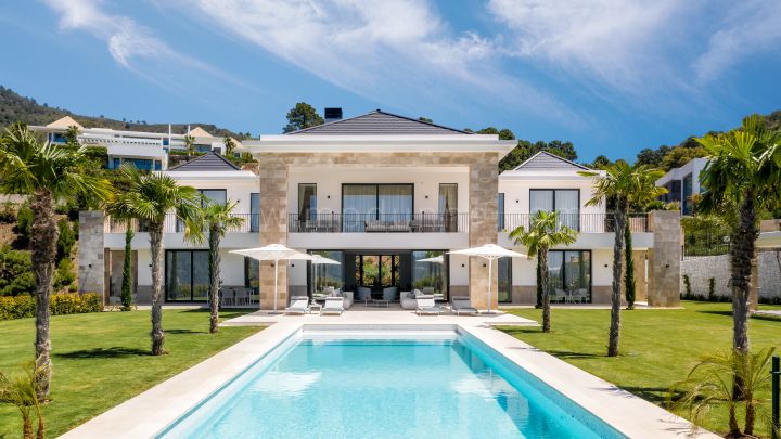 Benahavis, New build Modern Villa in La Zagaleta with sea views