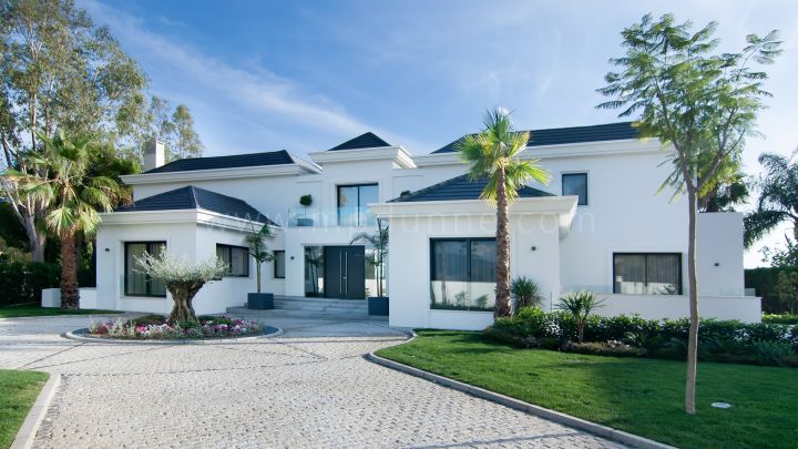 Benahavis, New Contemporary Villa in Gated Community in Benahavis