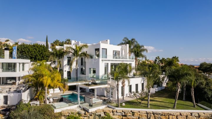 Benahavis, Moderne Luxusvilla mit Panoramablick auf Golf und Meer