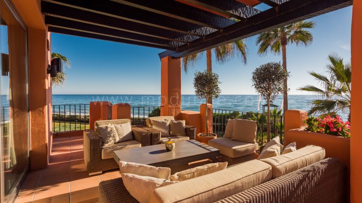 Marbella Ost, Außergewöhnliches Penthouse am Strand in Los Monteros