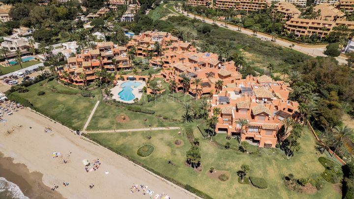 Восточная Марбелья, La Morera Playa - Двухуровневые апартаменты в пентхаусе на первой линии пляжа