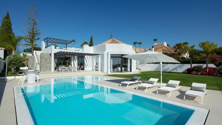 Nueva Andalucia, Villa de luxe rénovée en première ligne de golf