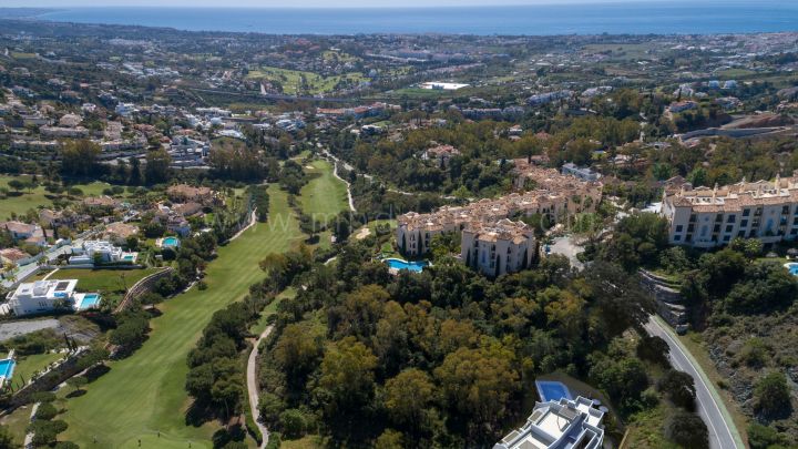 Benahavis, New development of luxury apartments in La Quinta Golf.